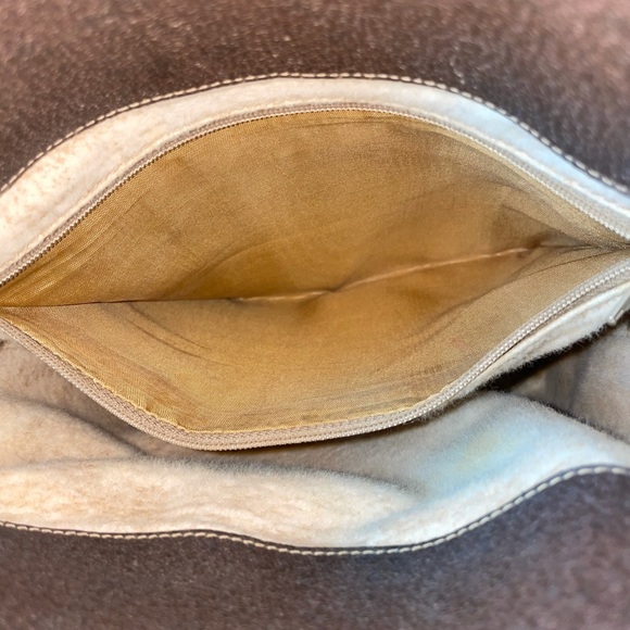 Gucci Bucket Bag (Vintage and Authentic) - Picture 14 of 16